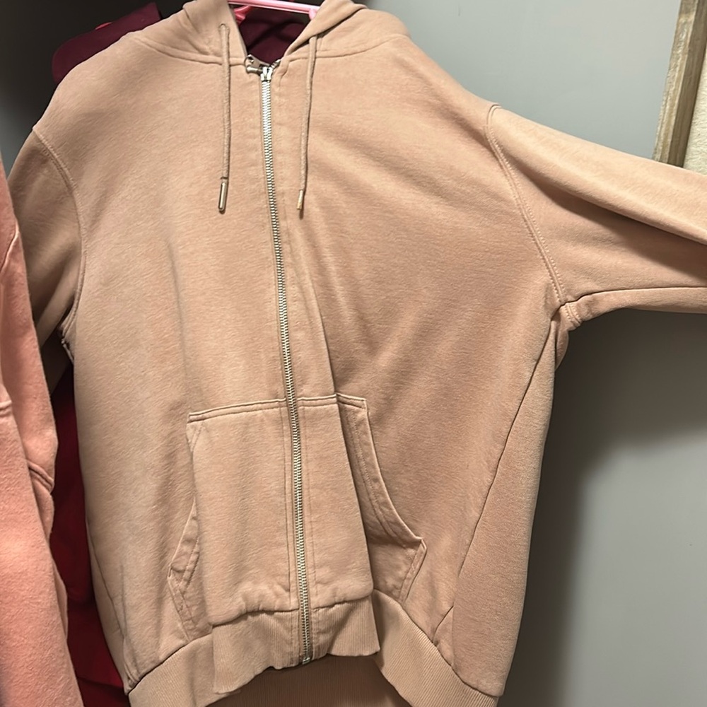 Peach/pale brown colour zip up